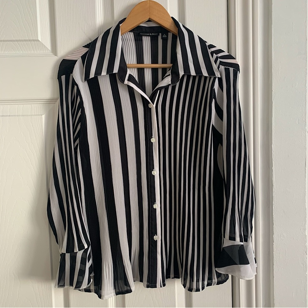 Essentials by Milano Black & White Striped Flutter Wrist Blouse